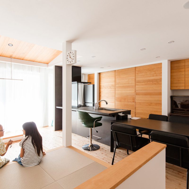 造作家具でテイストすっきりな家